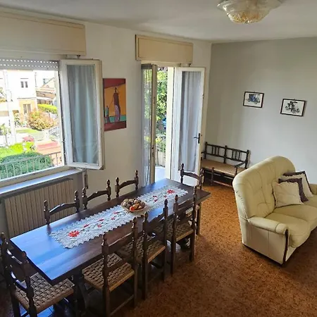 Per Le Vacanze Vicino Al Mare, In Zona Centrale! Apartment