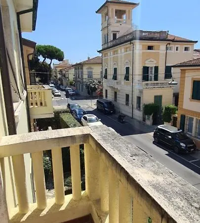 Per Le Vacanze Vicino Al Mare, In Zona Centrale! ヴィアレッジョ