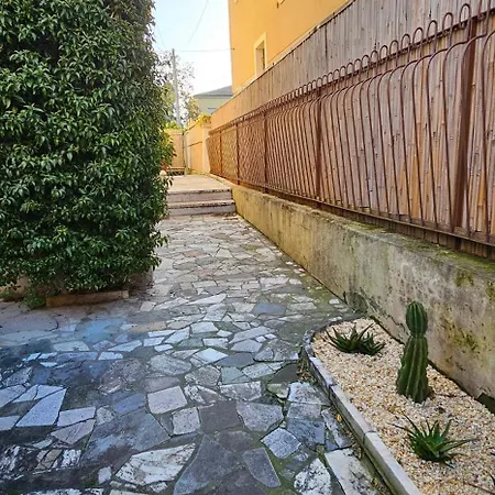 Per Le Vacanze Vicino Al Mare, In Zona Centrale! * Виареджо