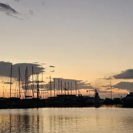 Per Le Vacanze Vicino Al Mare, In Zona Centrale! Lägenhet *