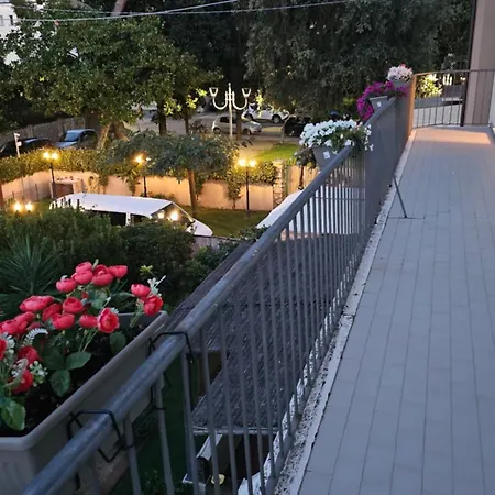 Per Le Vacanze Vicino Al Mare, In Zona Centrale! Lägenhet Viareggio