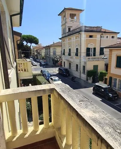 Per Le Vacanze Vicino Al Mare, In Zona Centrale! Viareggio